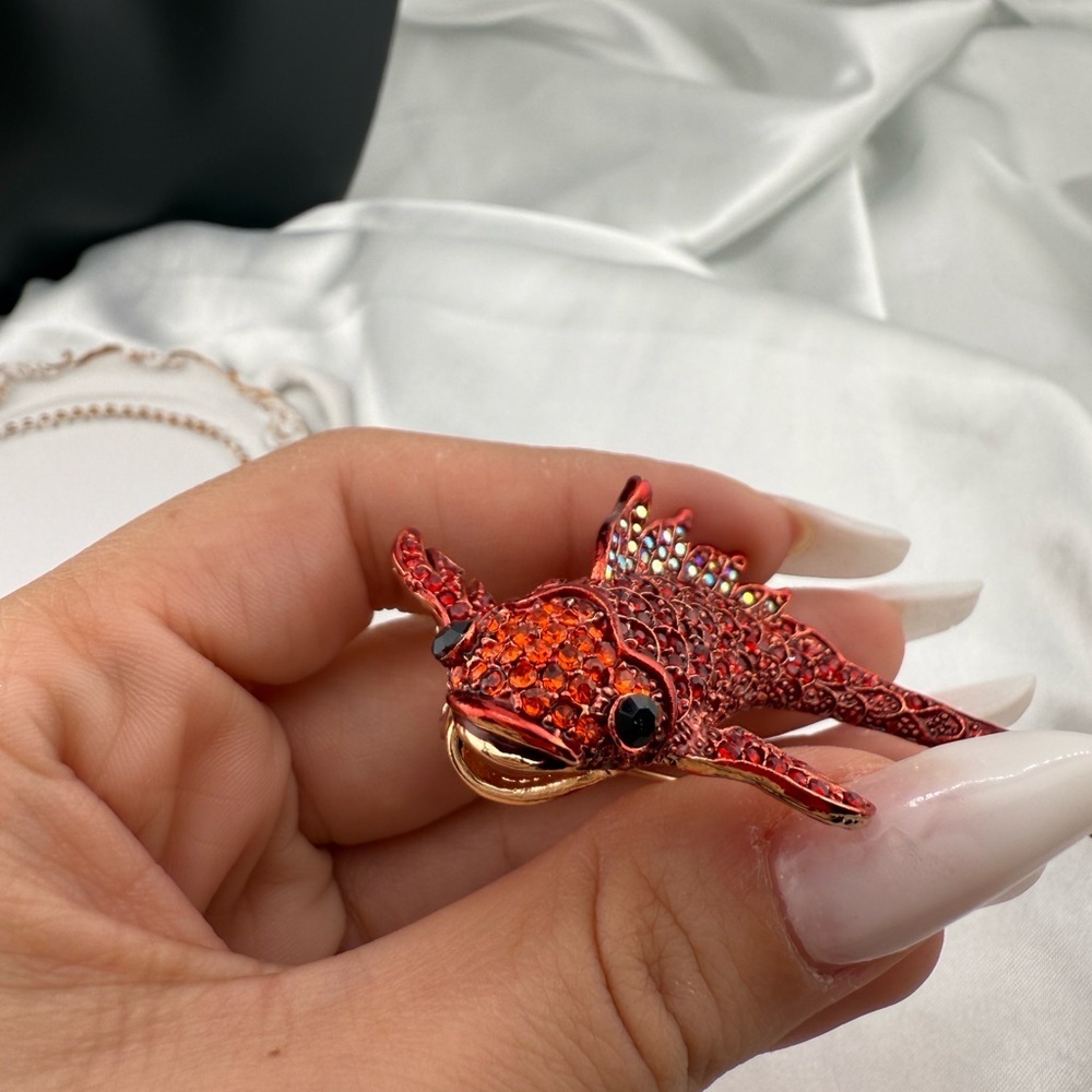 New! Red Crystal Fish Brooch – Sparkling Statement Pin, Luxury Animal - Picture 4 of 6